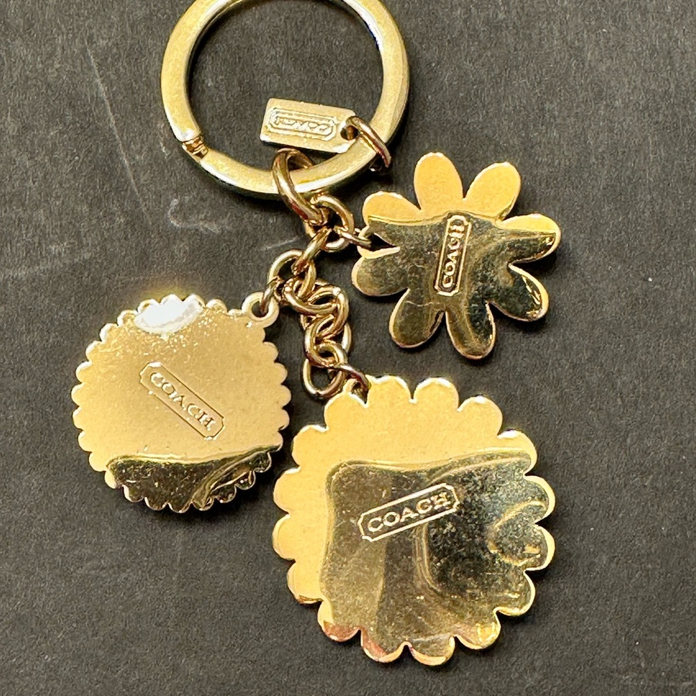 NWOT Coach Daisy Flower Cluster Keychain Bag Charm Gold lavender Enamel Y2K RARE - Picture 3 of 3